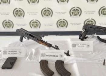 Hasta armas de largo alcance tienen los criminales en San Andrés. Policía Nacional y Fiscalía incautan dos fusiles y capturan una persona en operativo conjunto. 